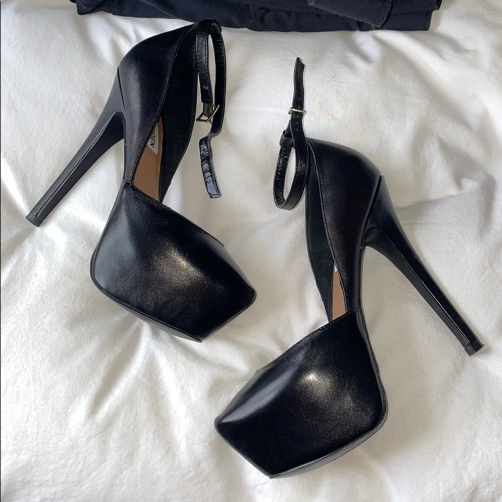Steve madden black leather heels